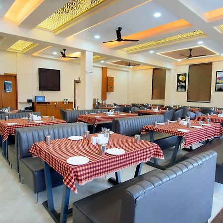 Hotel The Marion Nashik Buitenkant foto