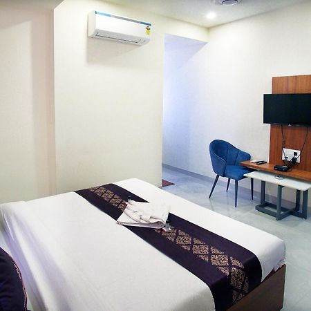 Hotel The Marion Nashik Buitenkant foto
