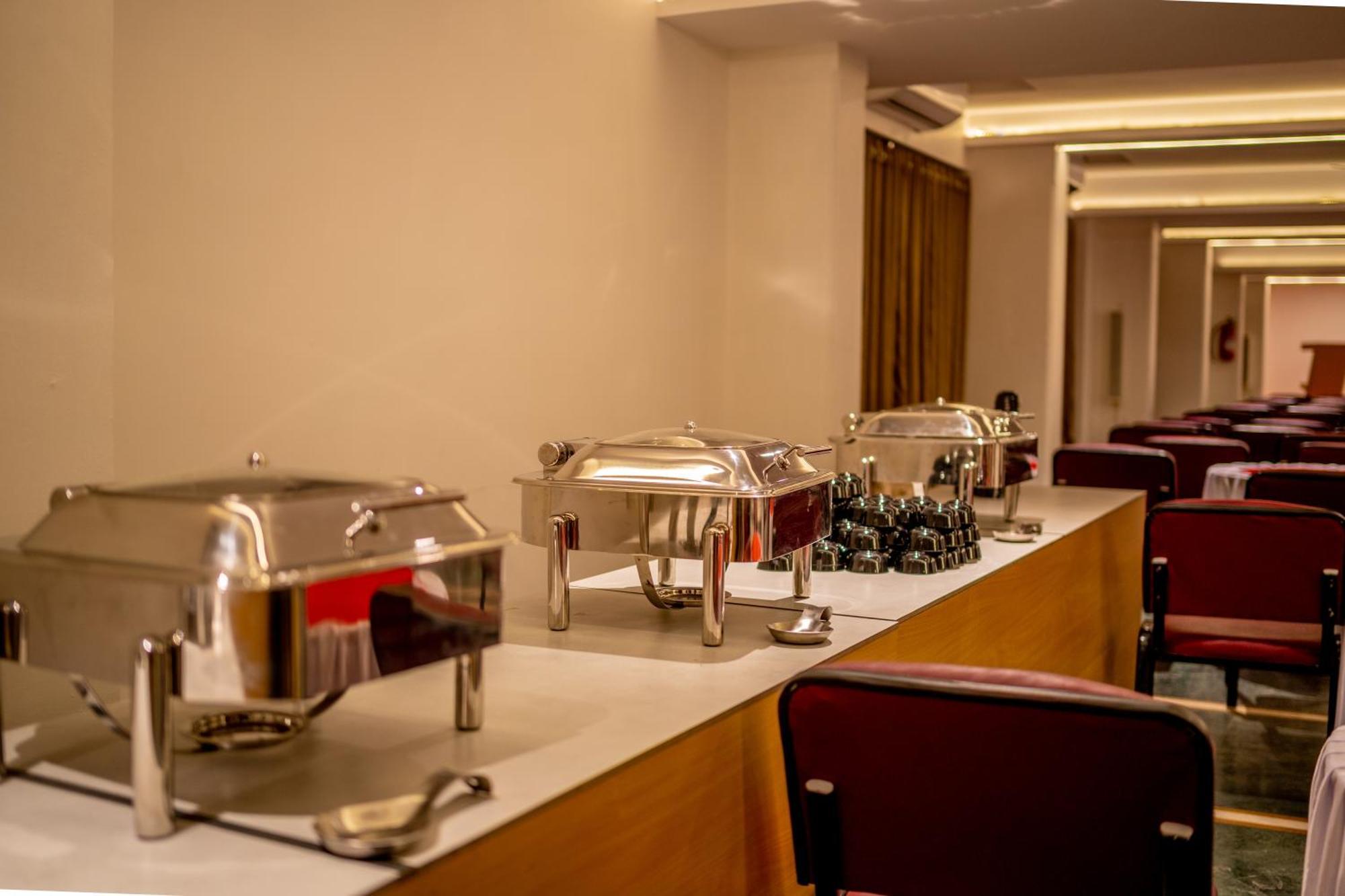 Hotel The Marion Nashik Buitenkant foto