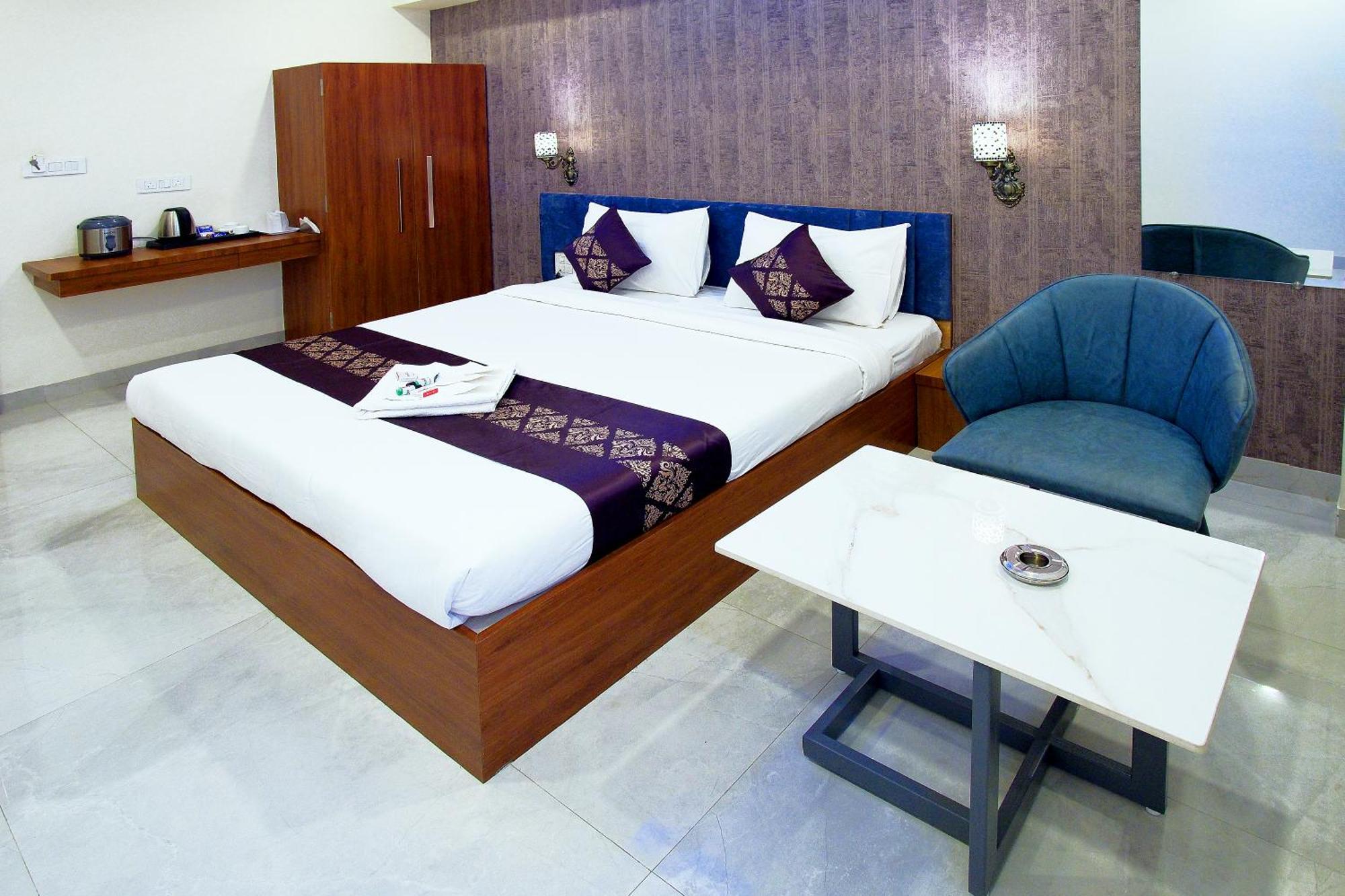 Hotel The Marion Nashik Buitenkant foto