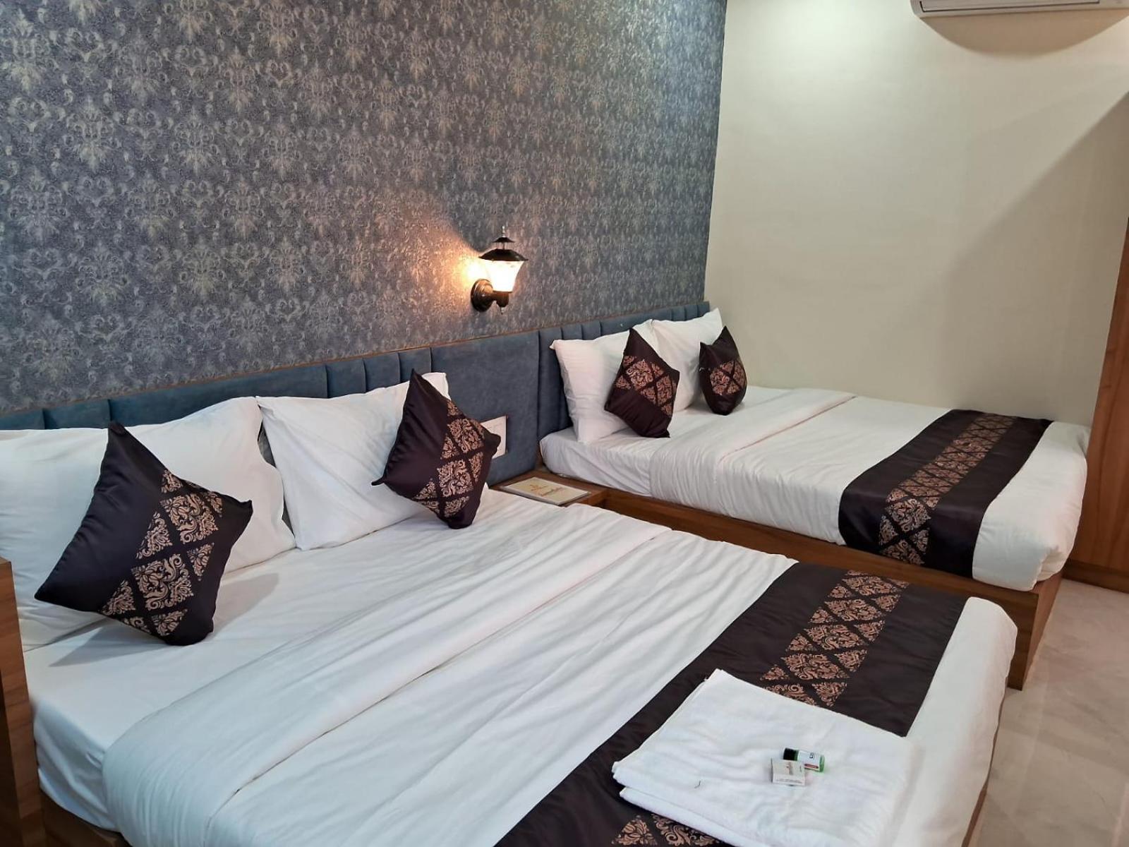 Hotel The Marion Nashik Buitenkant foto